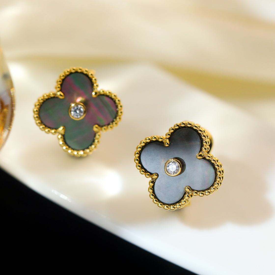 FKYB02- four-leaf clover stud earrings