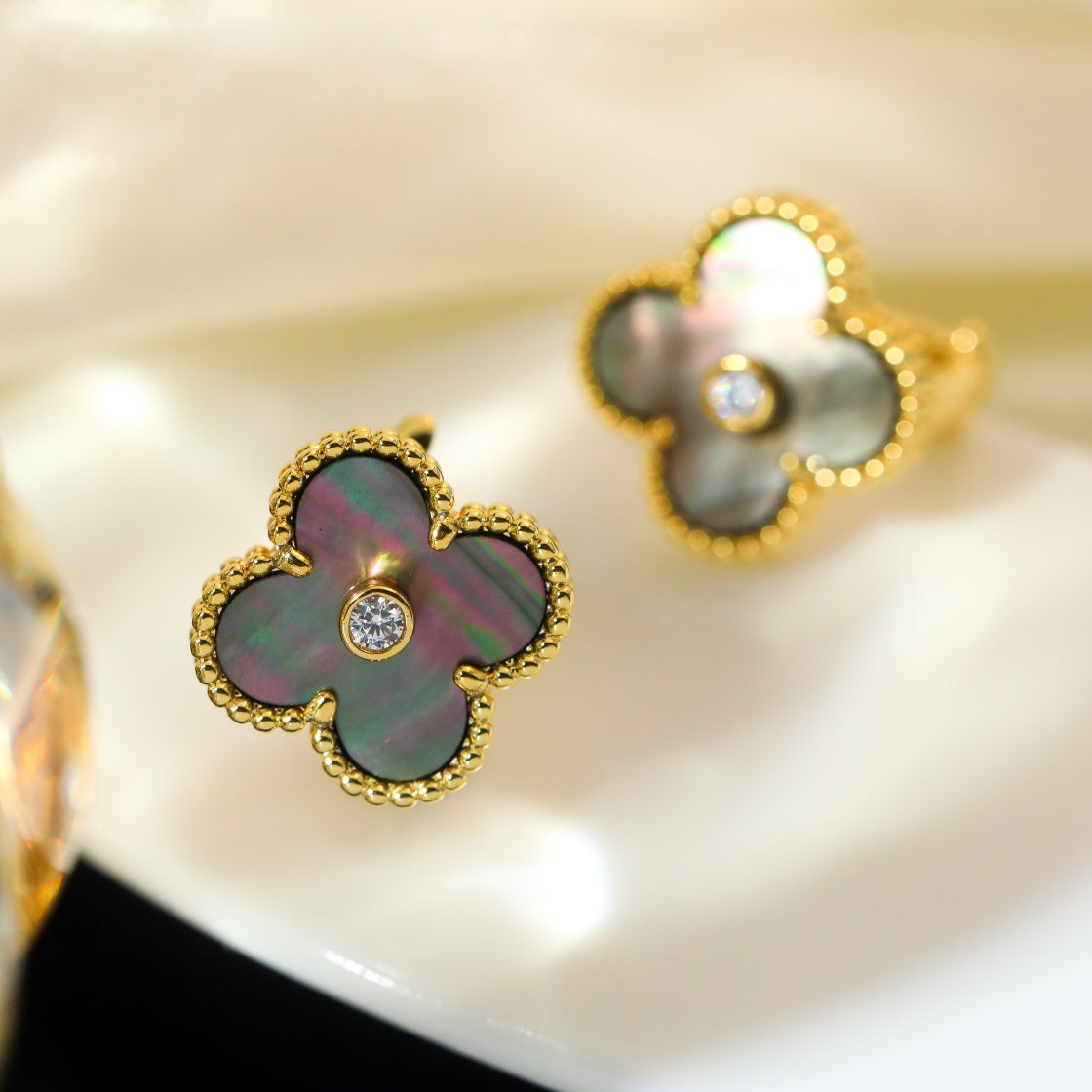 FKYB02- four-leaf clover stud earrings