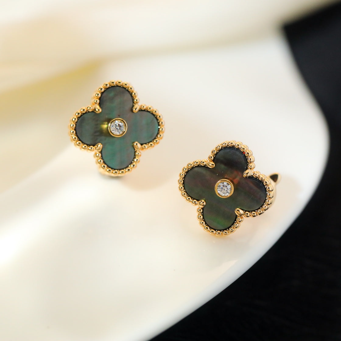 FKYB02- four-leaf clover stud earrings