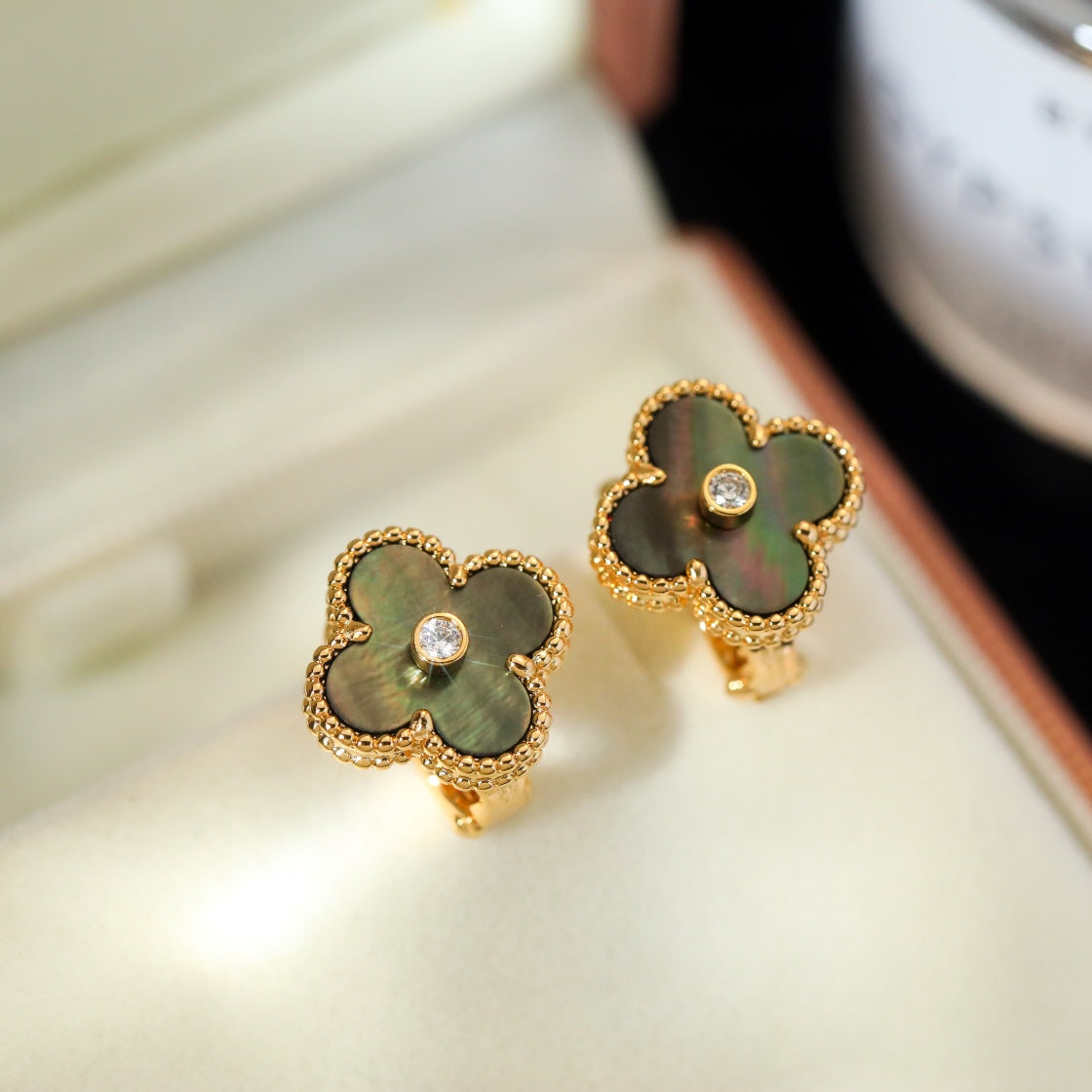 FKYB02- four-leaf clover stud earrings