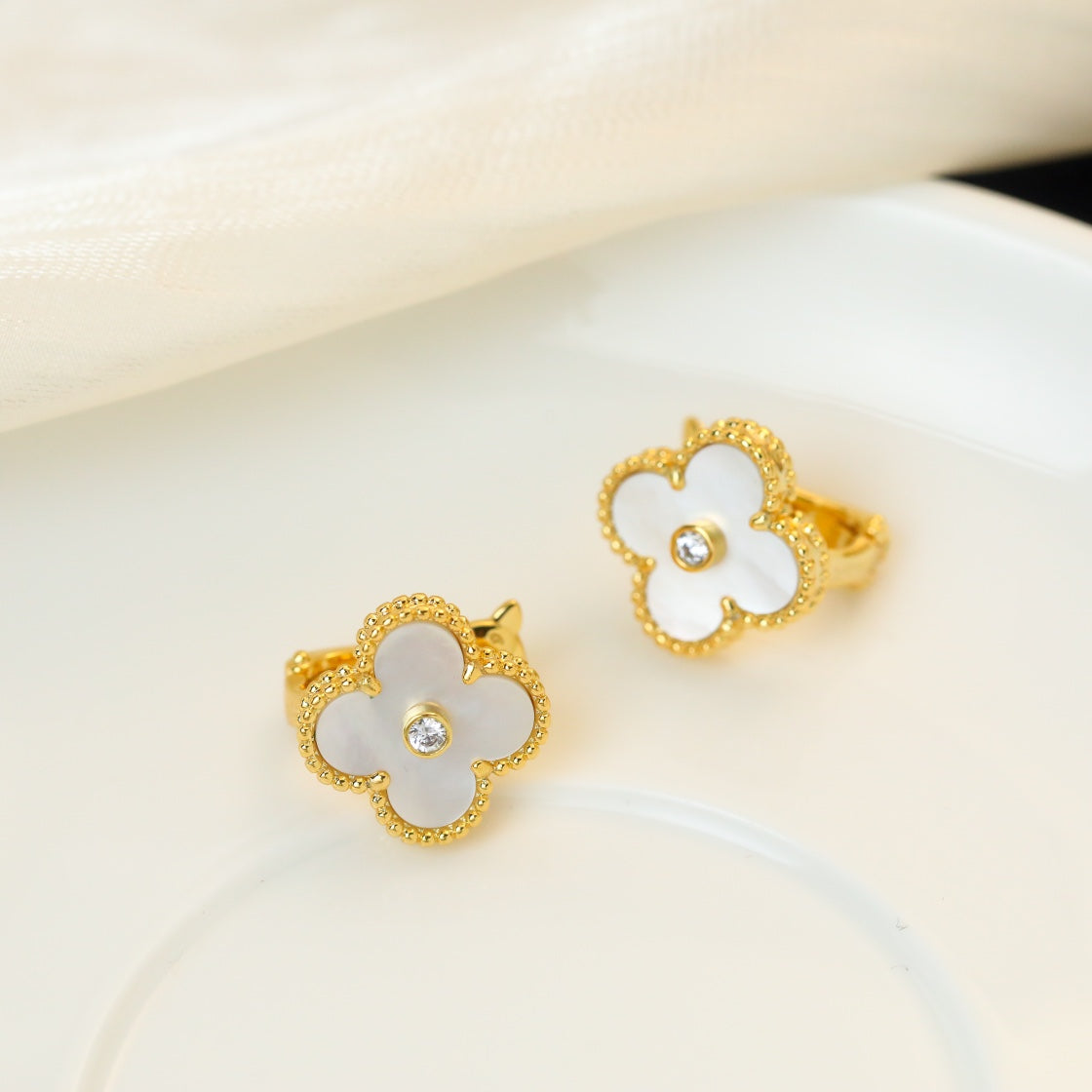 FKYB04- four-leaf clover stud earrings