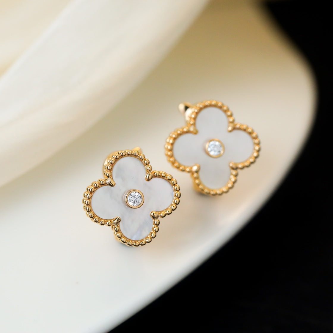 FKYB04- four-leaf clover stud earrings