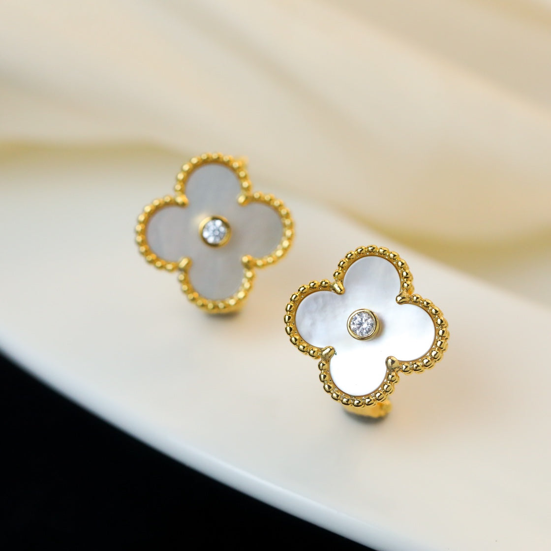 FKYB04- four-leaf clover stud earrings