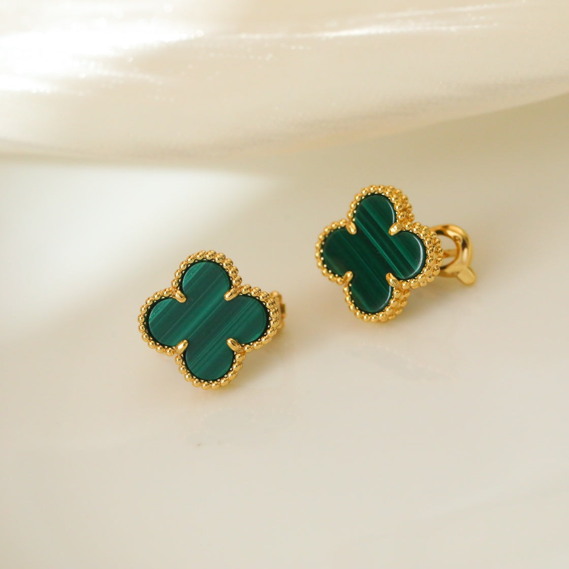 FKYB06- four-leaf clover stud earrings