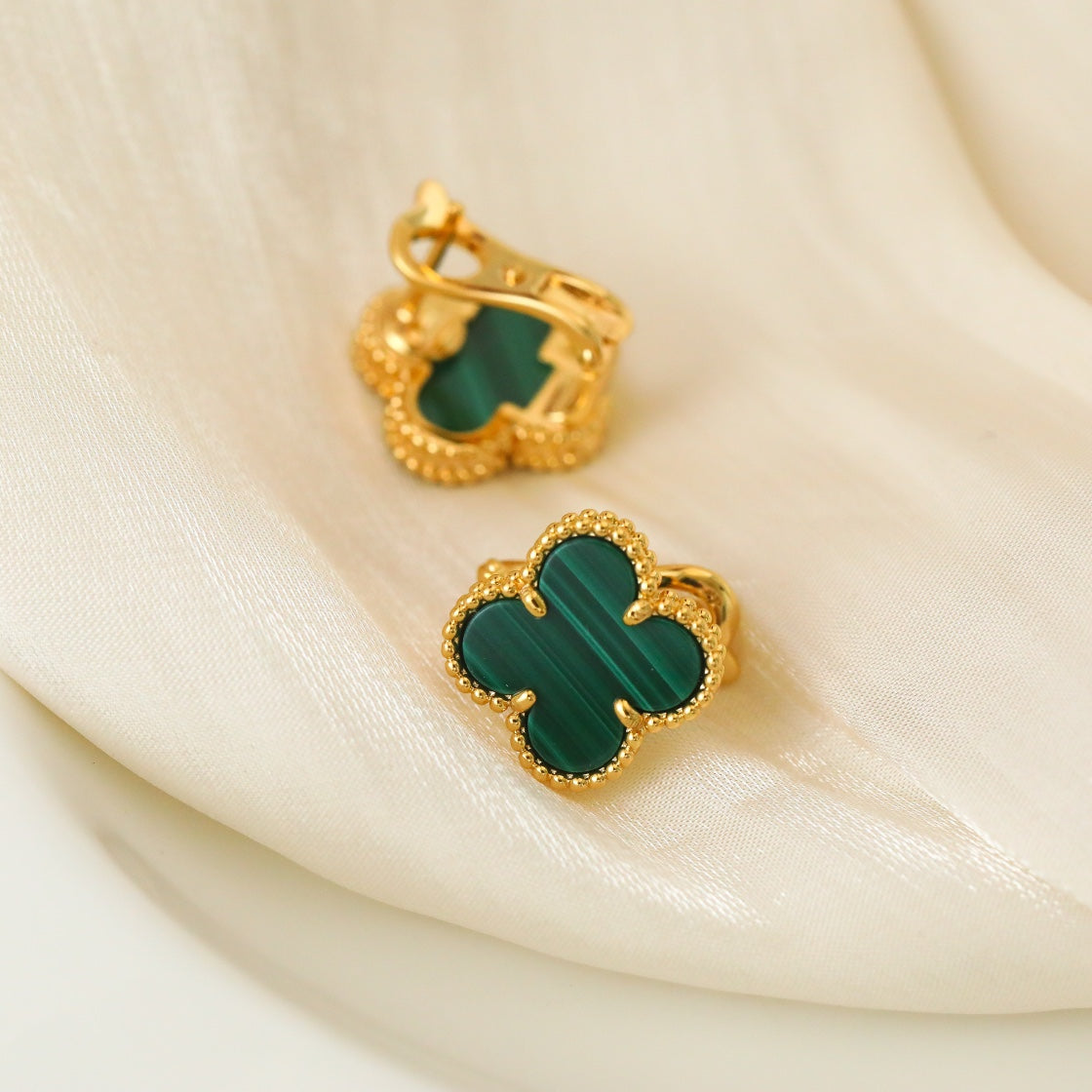 FKYB06- four-leaf clover stud earrings