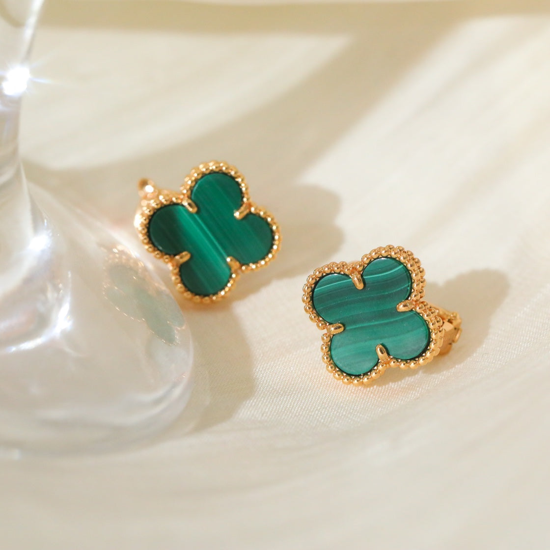 FKYB06- four-leaf clover stud earrings