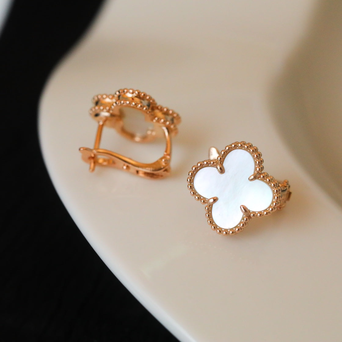 FKYB08- four-leaf clover stud earrings